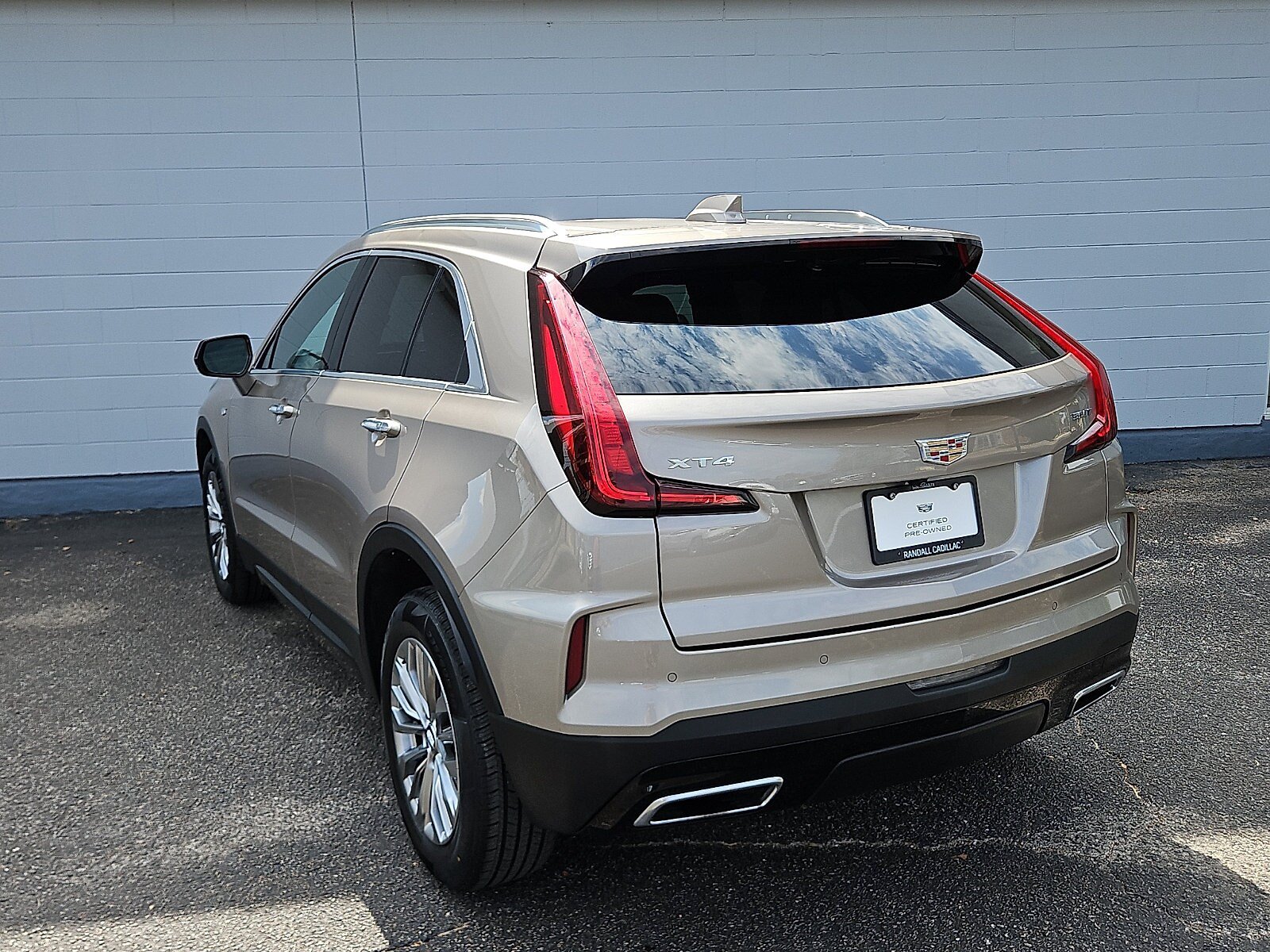 Certified 2024 Cadillac XT4 Premium Luxury FWD image 3