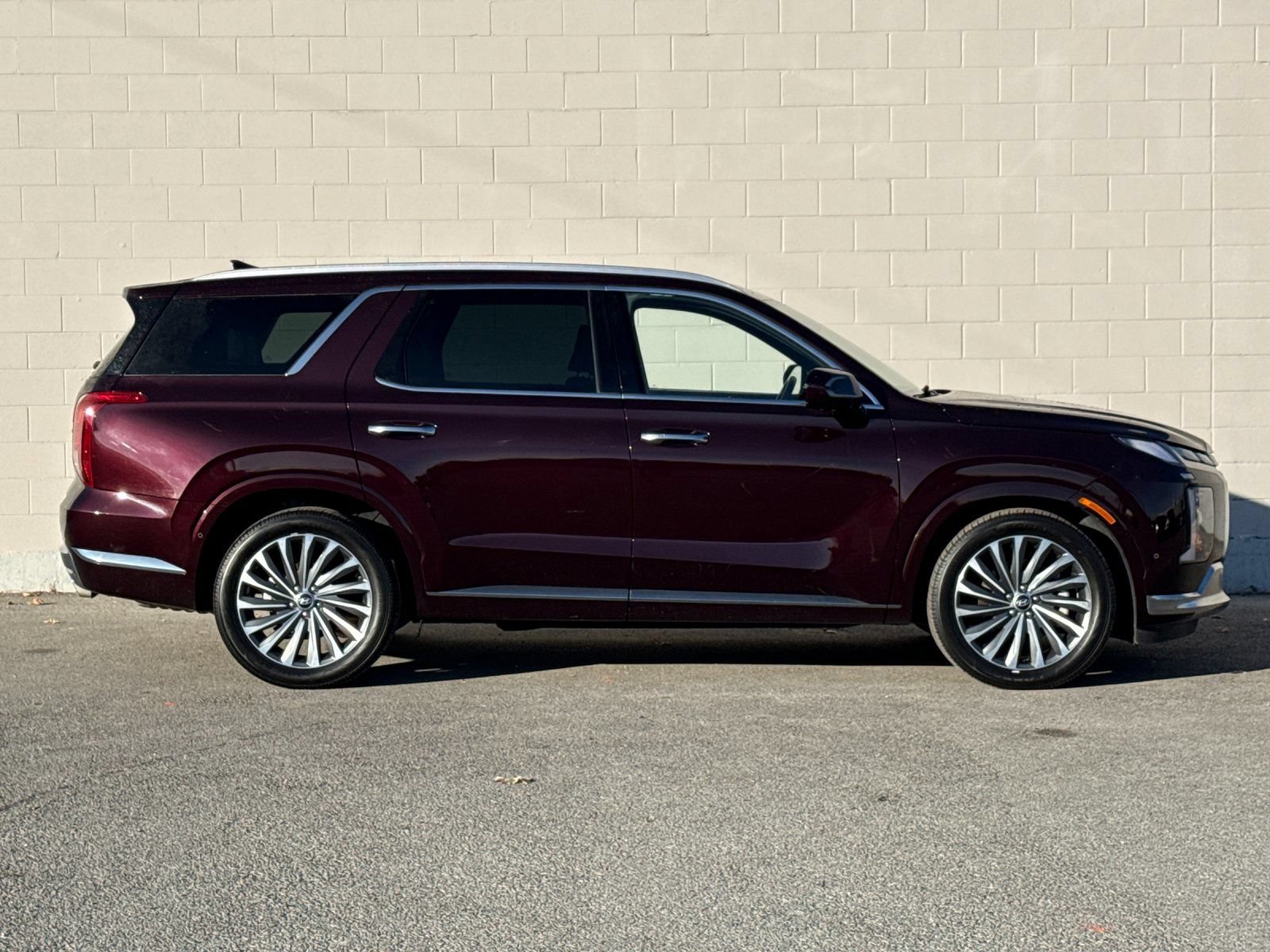 Used 2024 Hyundai Palisade Calligraphy AWD/4WD image 2