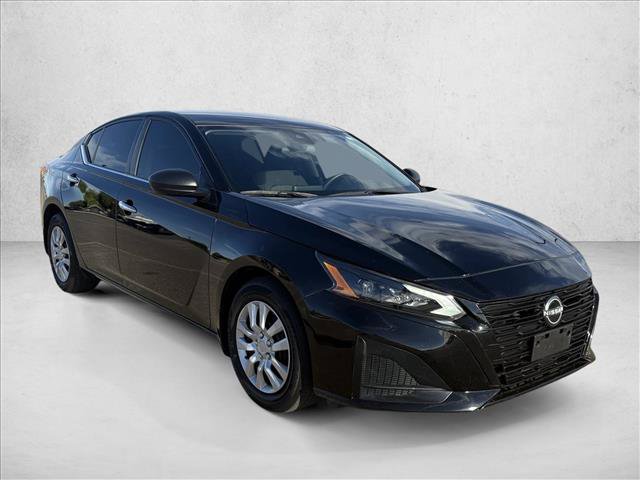 Used 2024 Nissan Altima 2.5 S FWD image 3
