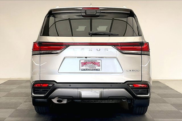Used 2022 Lexus LX 600 4WD w/ Luxury Package image 3