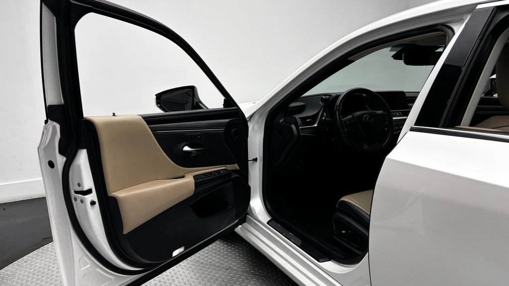 Used 2021 Lexus ES 300h w/ Premium Package FWD image 17