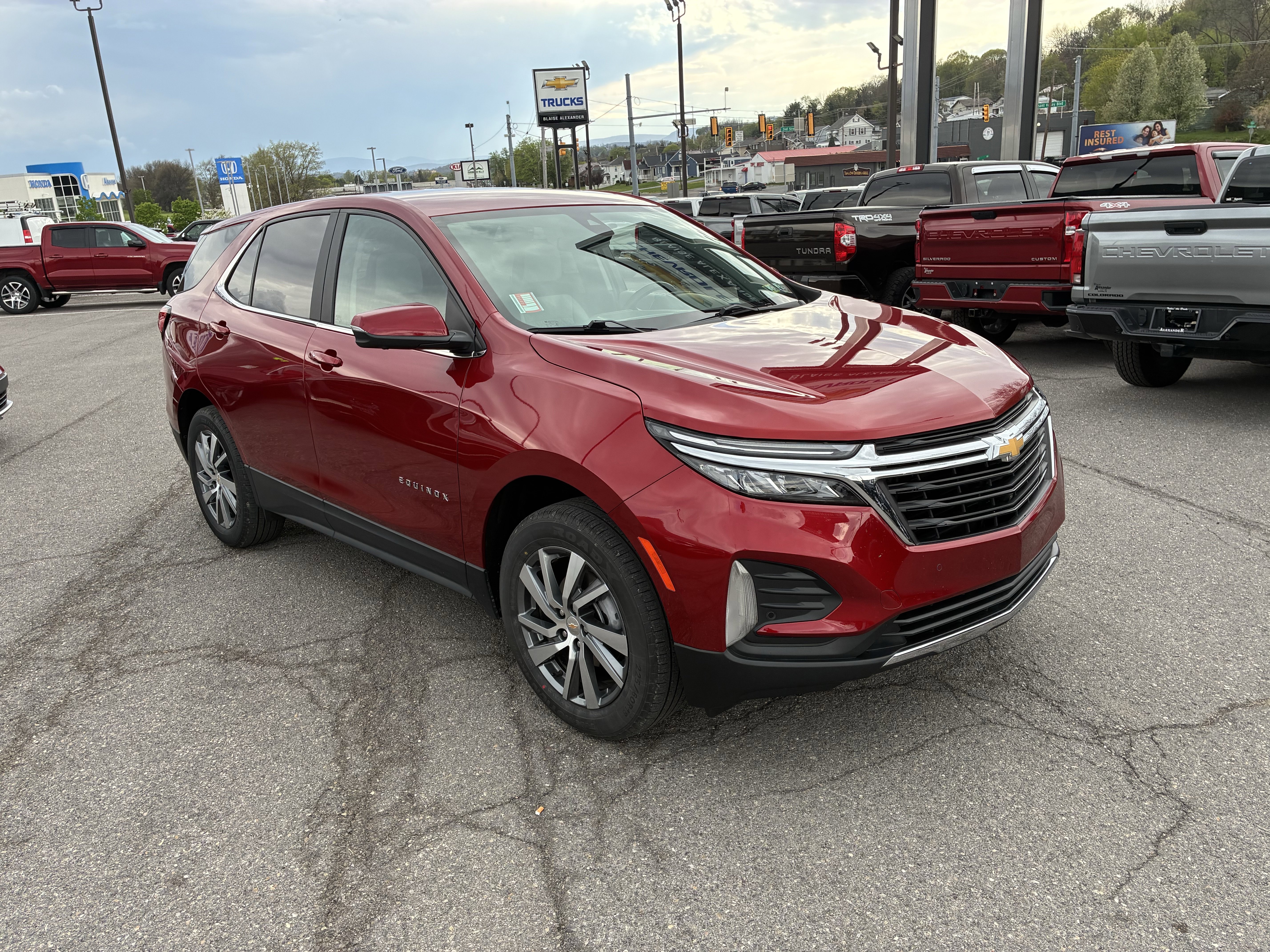 Used 2022 Chevrolet Equinox LT AWD/4WD image 1