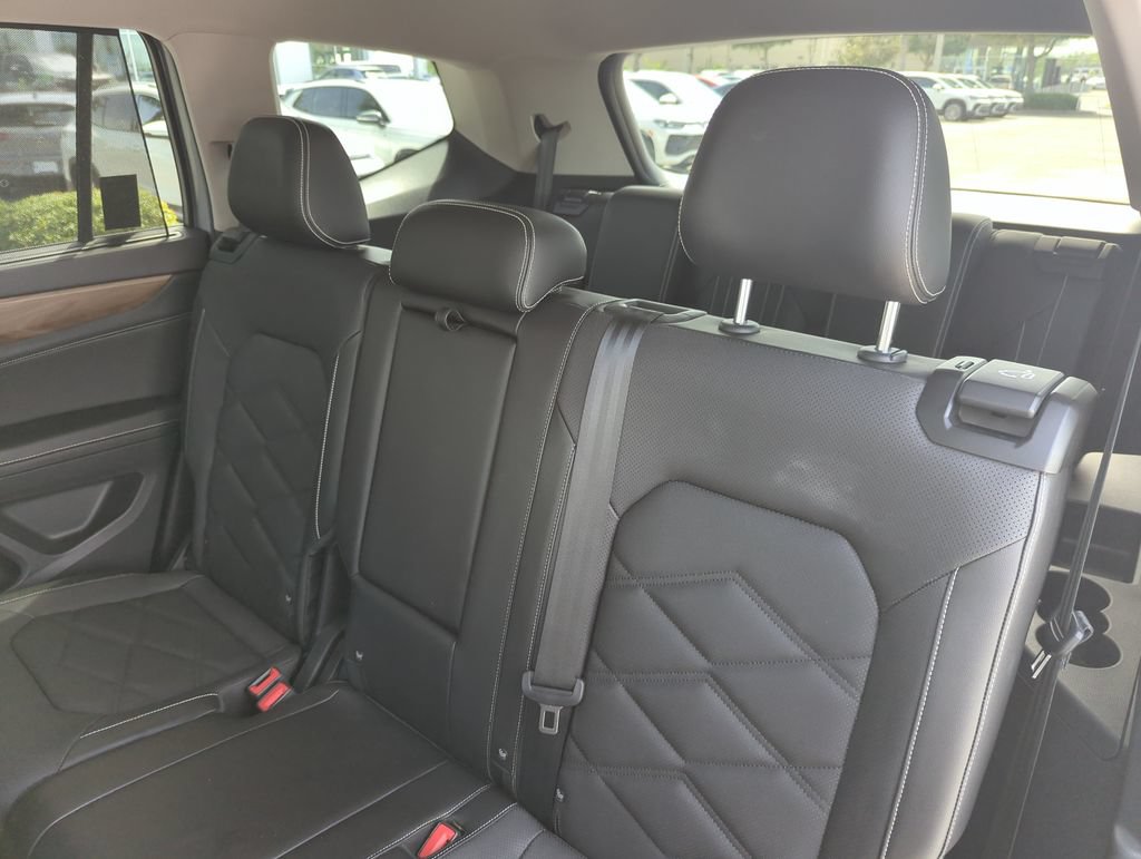 Used 2024 Volkswagen Atlas SE FWD image 30
