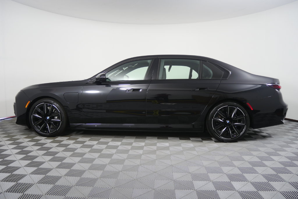 Used 2026 BMW 750e xDrive w/ Executive Package AWD/4WD image 7