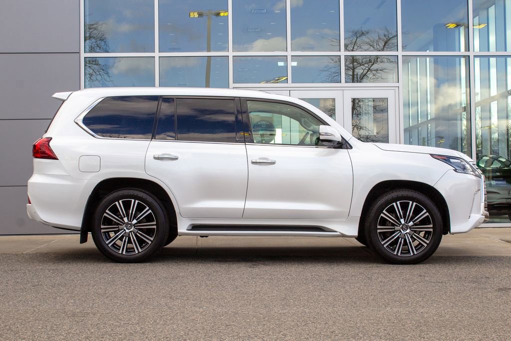 Used 2021 Lexus LX 570 4WD w/ Luxury Package image 4