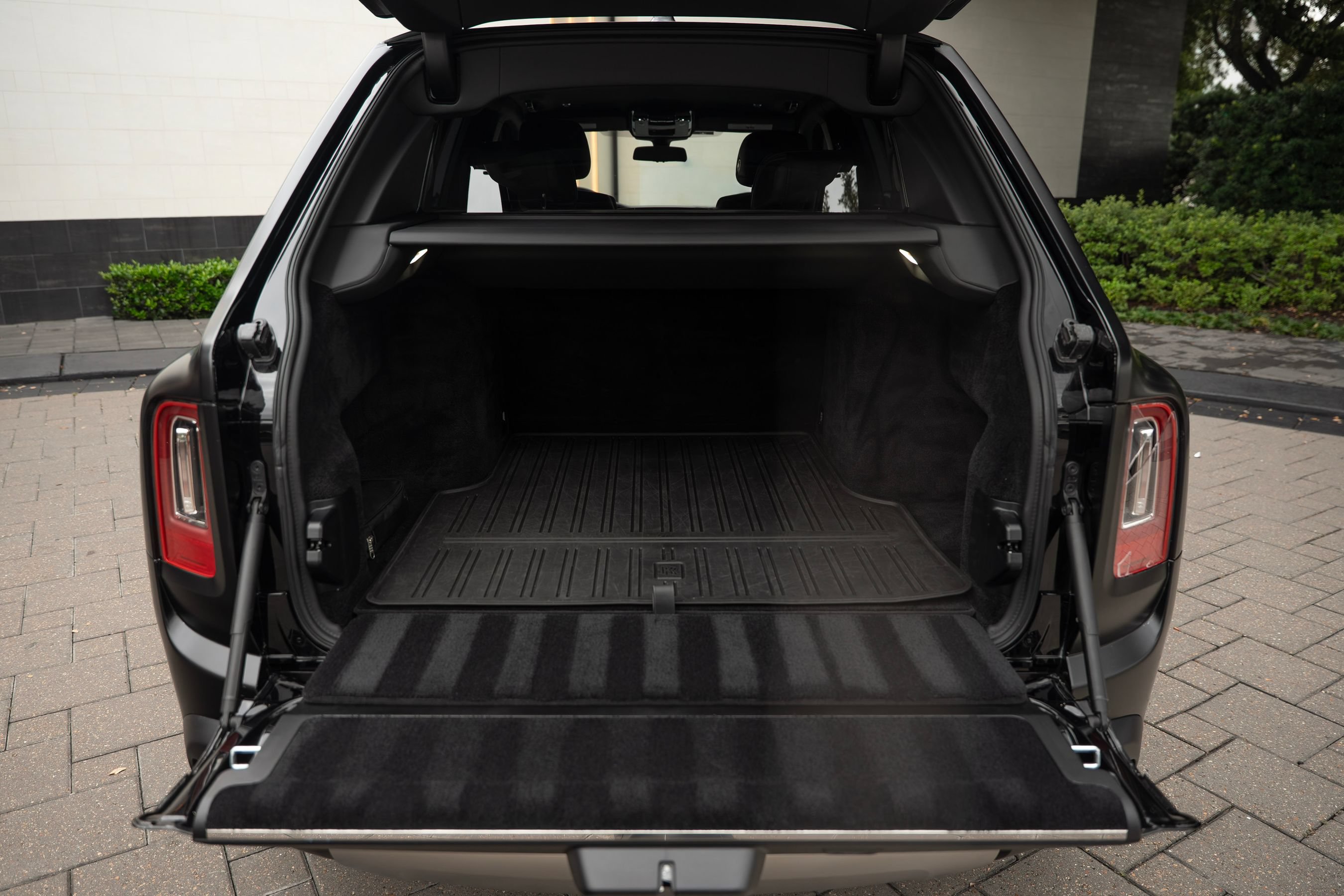 Certified 2023 Rolls-Royce Cullinan AWD/4WD image 15