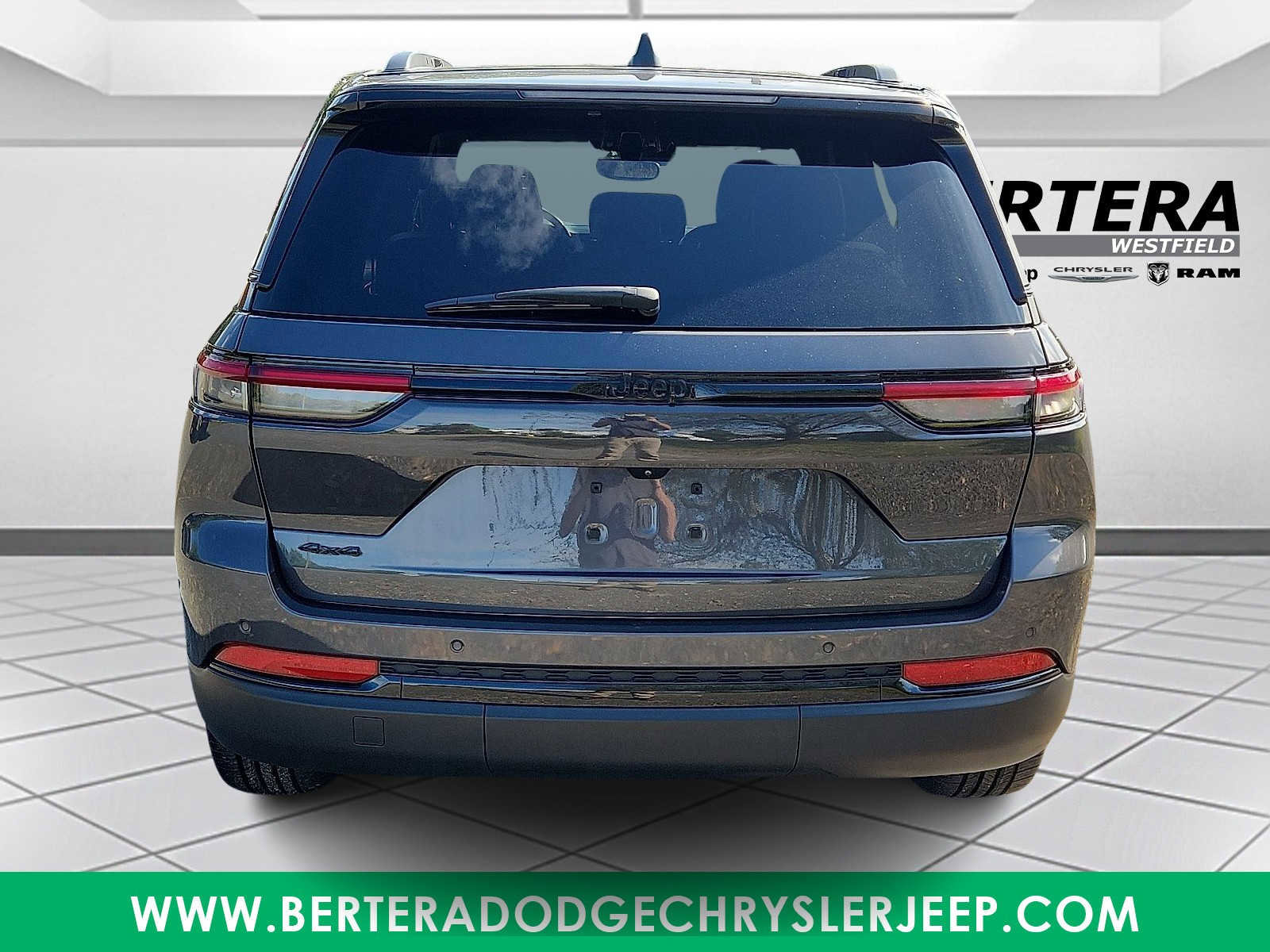 Used 2022 Jeep Grand Cherokee Altitude image 5