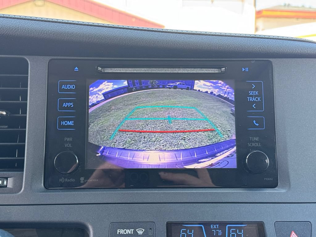 Used 2015 Toyota Sienna SE FWD image 22