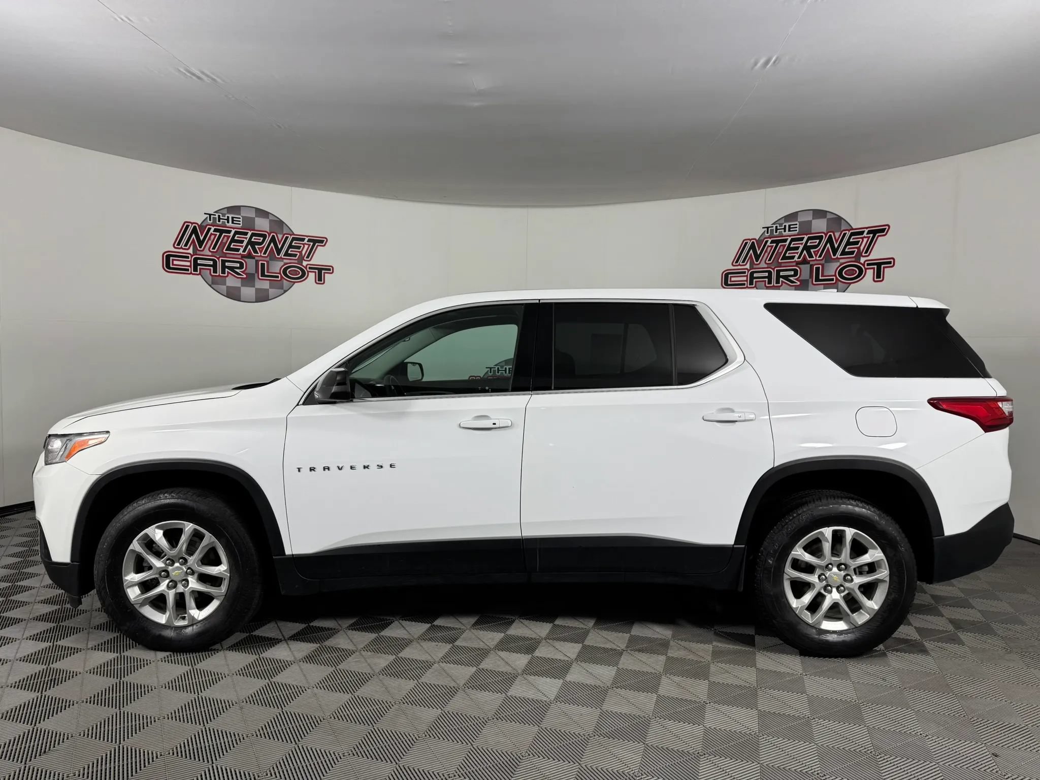 Used 2021 Chevrolet Traverse LS w/ LPO, Floor Liner Package FWD image 4