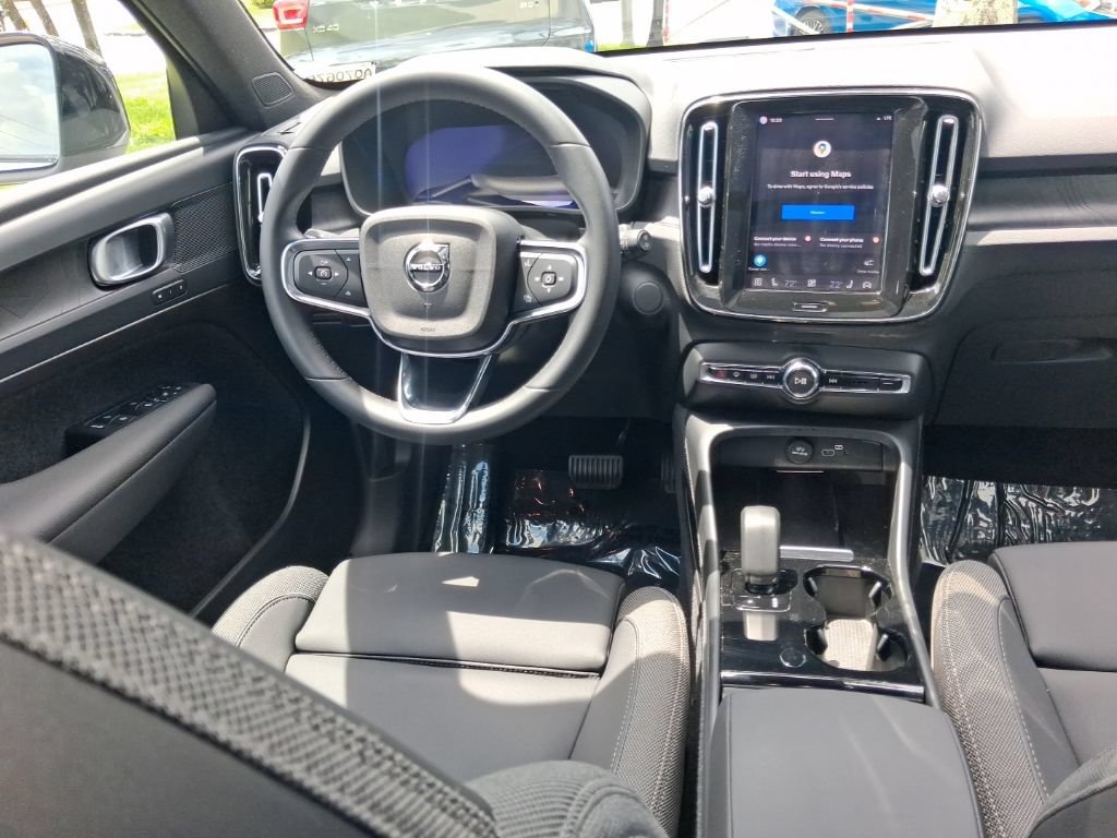Used 2023 Volvo XC40 Recharge Plus w/ Protection Package Premier AWD/4WD image 10