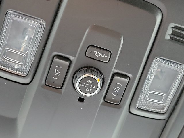 Used 2025 Chevrolet Suburban LT w/ Comfort Package RWD image 29