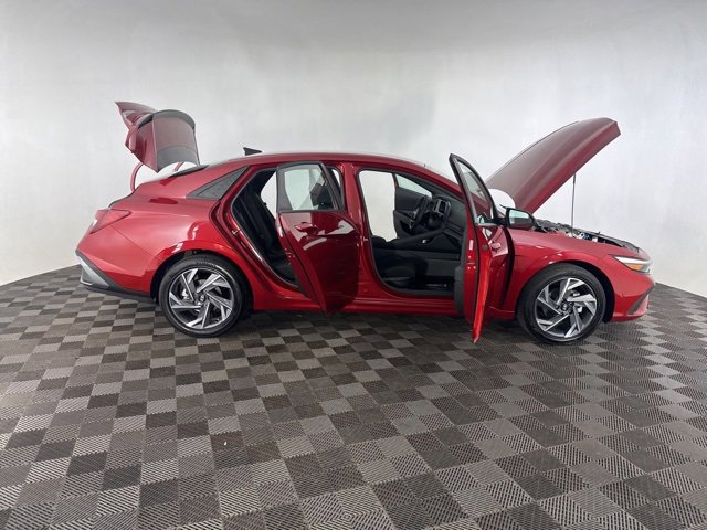 Certified 2025 Hyundai Elantra Sport w/ Cargo Package image 17