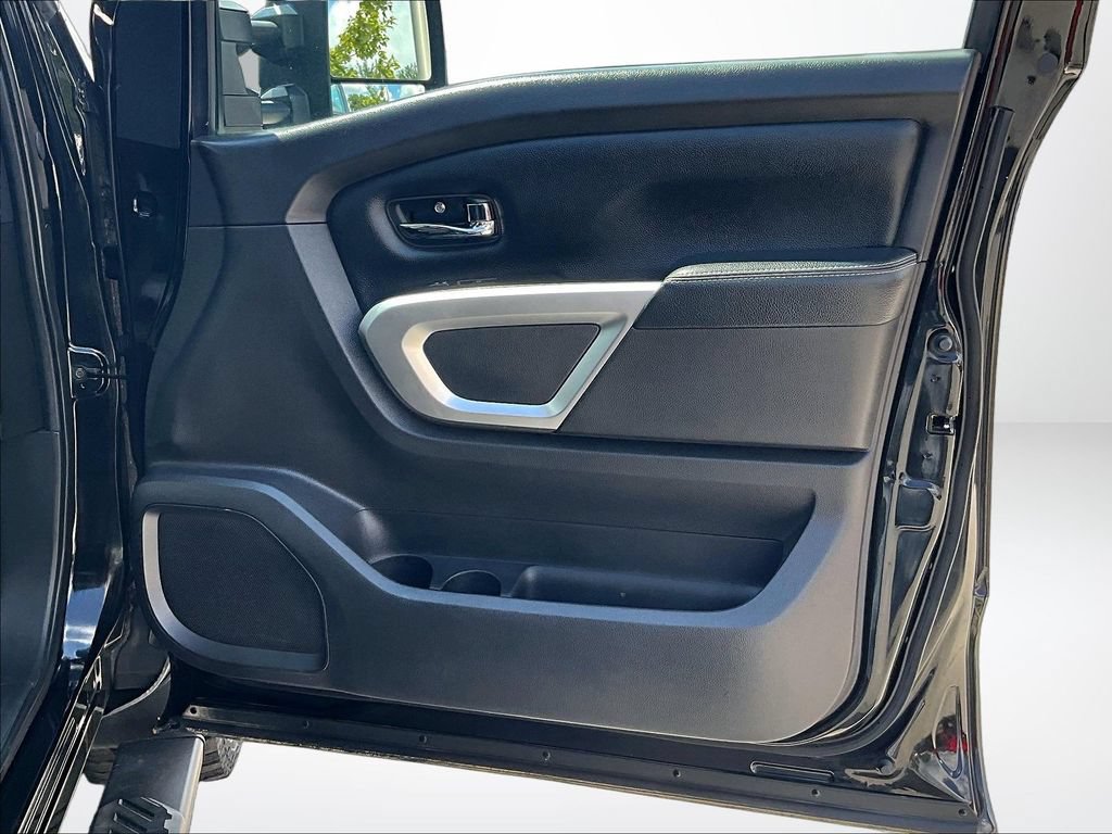 Used 2017 Nissan Titan PRO-4X AWD/4WD image 26