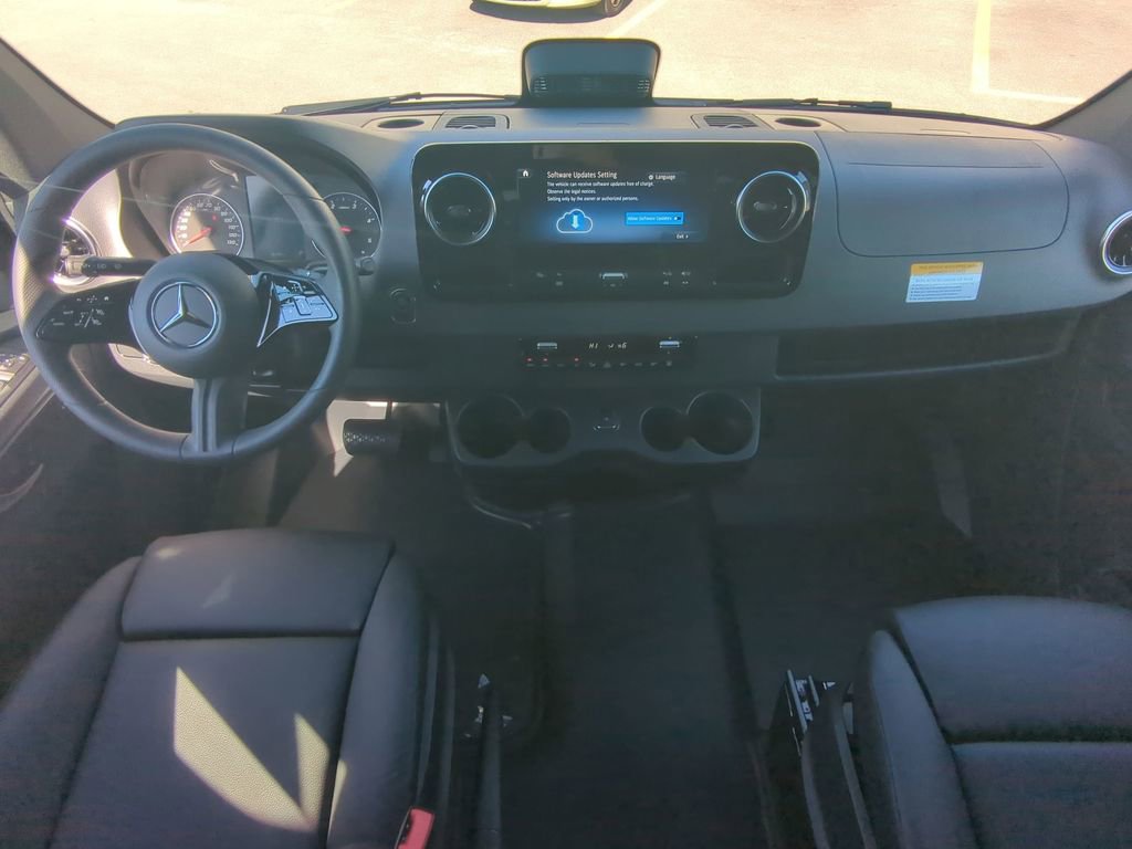 Used 2025 Mercedes-Benz Sprinter 2500 image 2