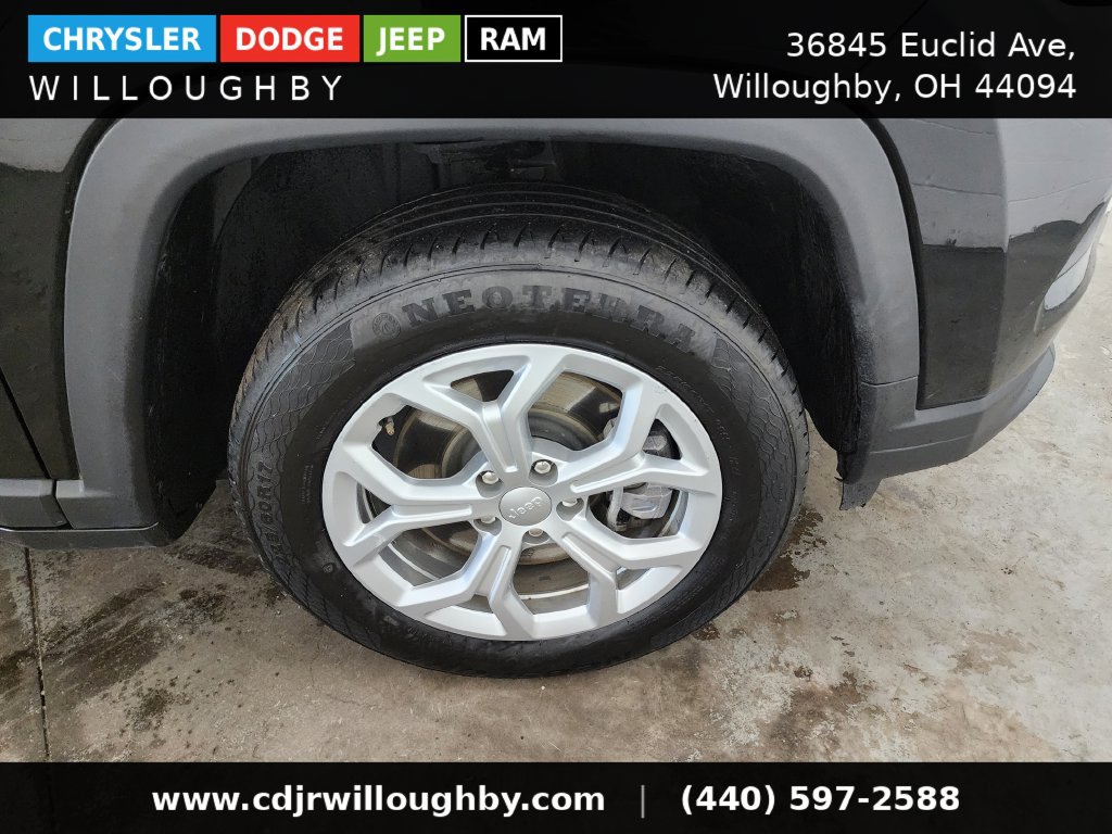 Used 2024 Jeep Compass Latitude AWD/4WD image 39