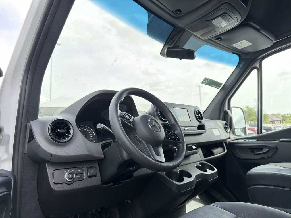 Used 2023 Mercedes-Benz Sprinter 144 Cargo image 7