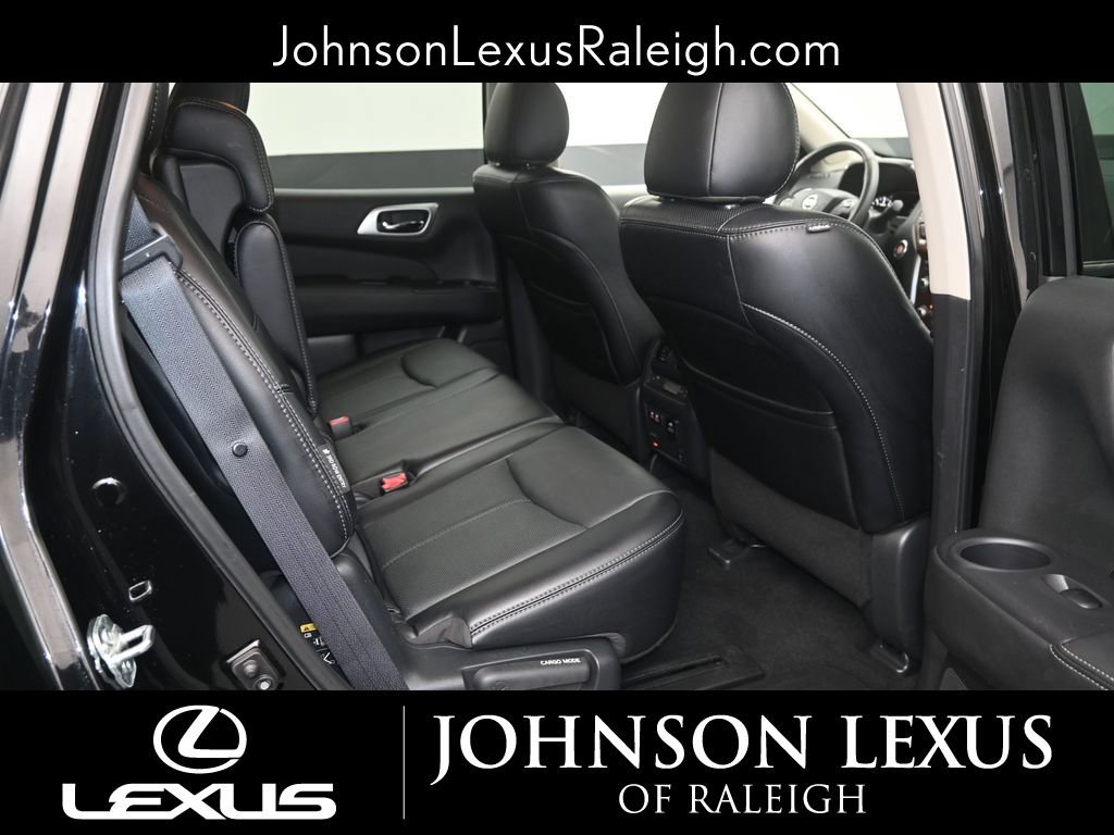 Used 2020 Nissan Pathfinder Platinum image 10