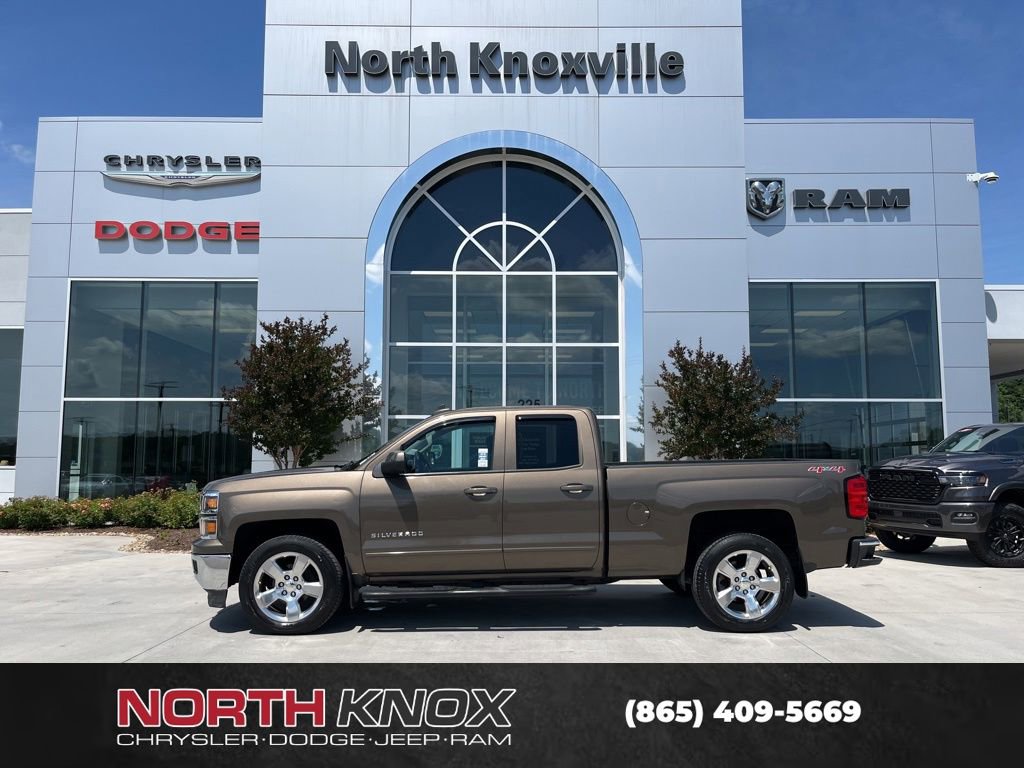 Used 2015 Chevrolet Silverado 1500 LT w/ LT Convenience Package AWD/4WD image 2