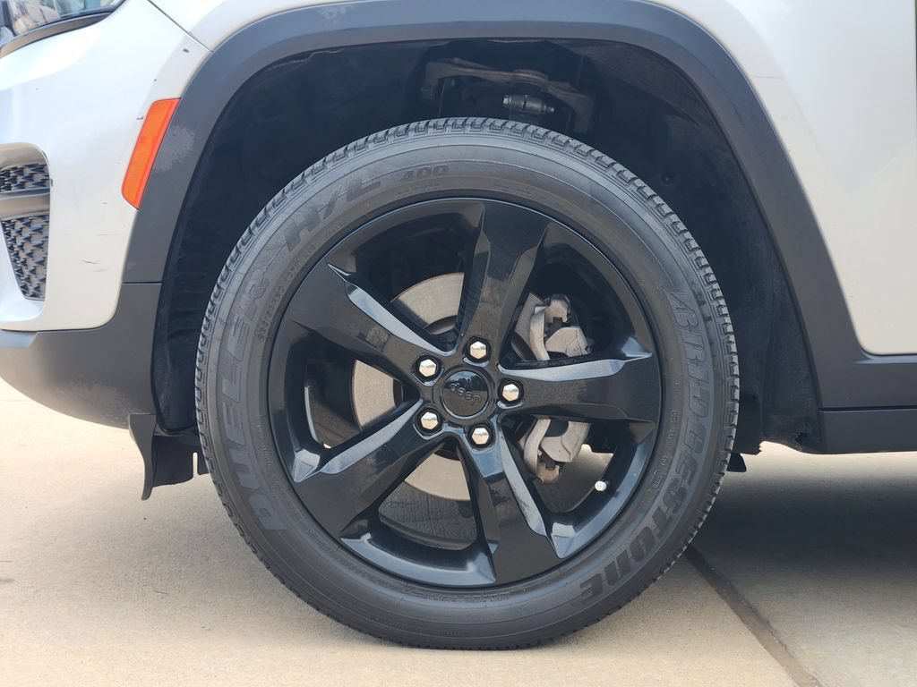 Used 2023 Jeep Grand Cherokee Altitude RWD image 13