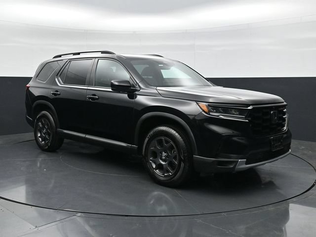 Used 2025 Honda Pilot TrailSport image 3