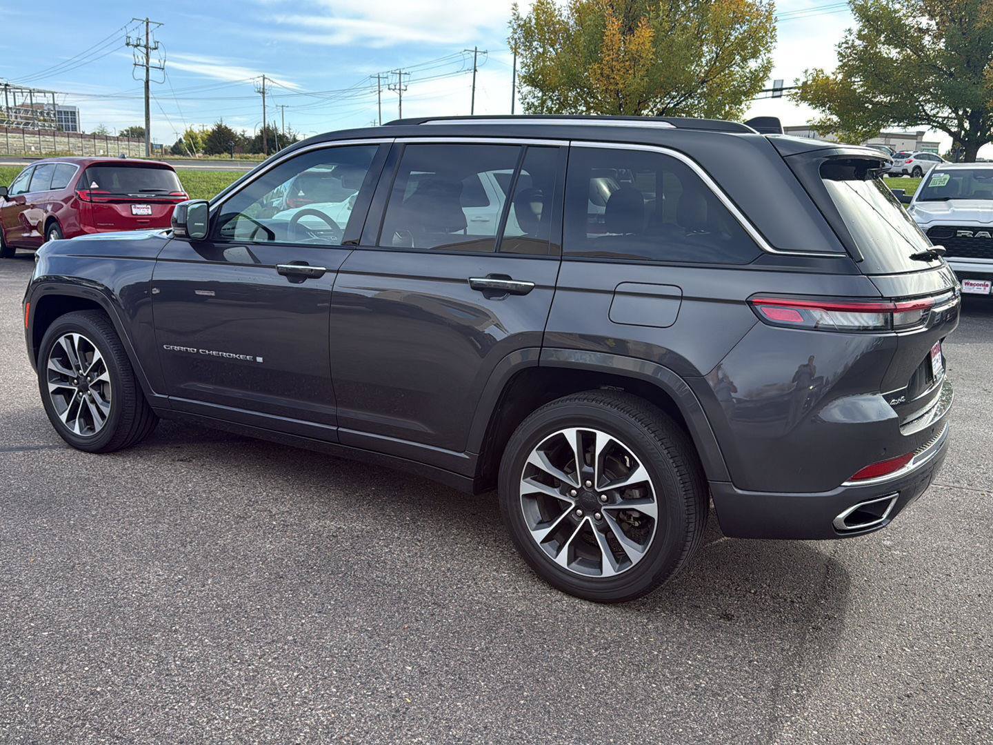 Used 2023 Jeep Grand Cherokee Overland w/ Luxury Tech Group IV AWD/4WD image 4