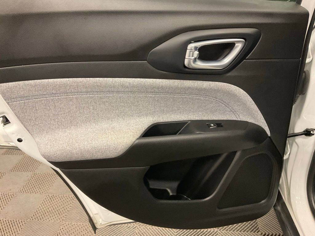 Used 2024 Jeep Compass Latitude image 32