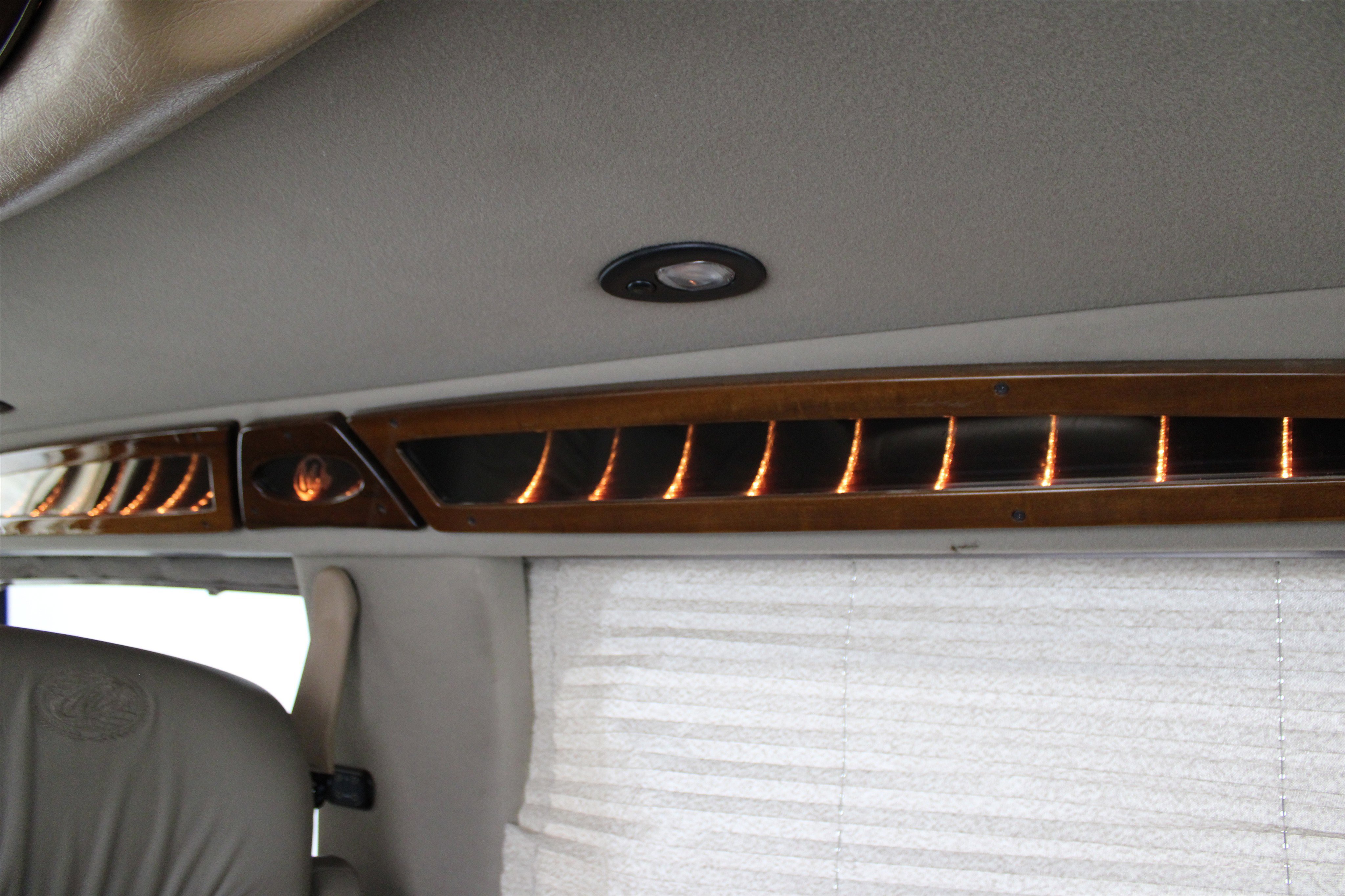 Used 2000 Ford E-150 and Econoline 150 Recreational Mark III image 25