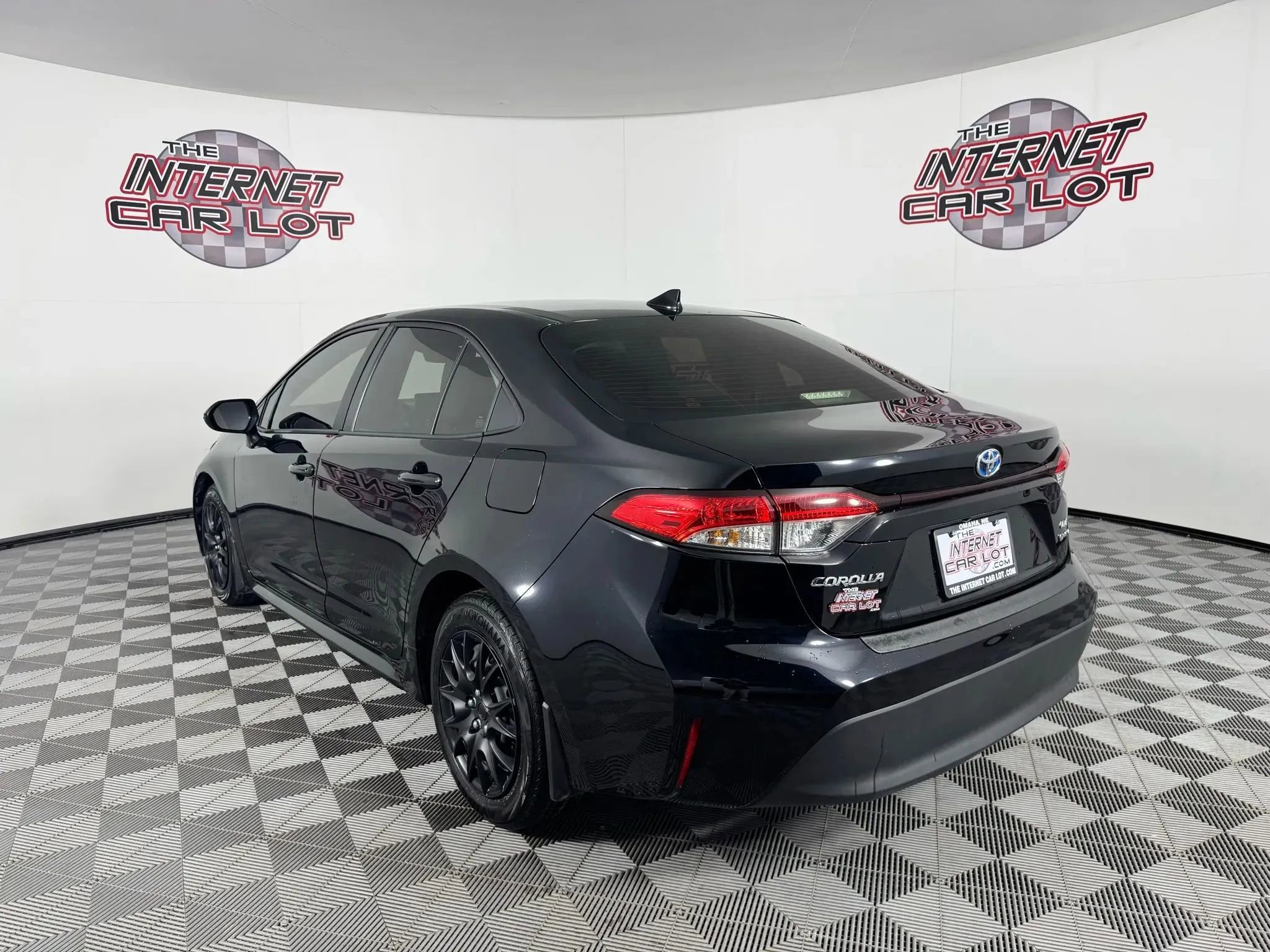 Used 2025 Toyota Corolla LE FWD image 5