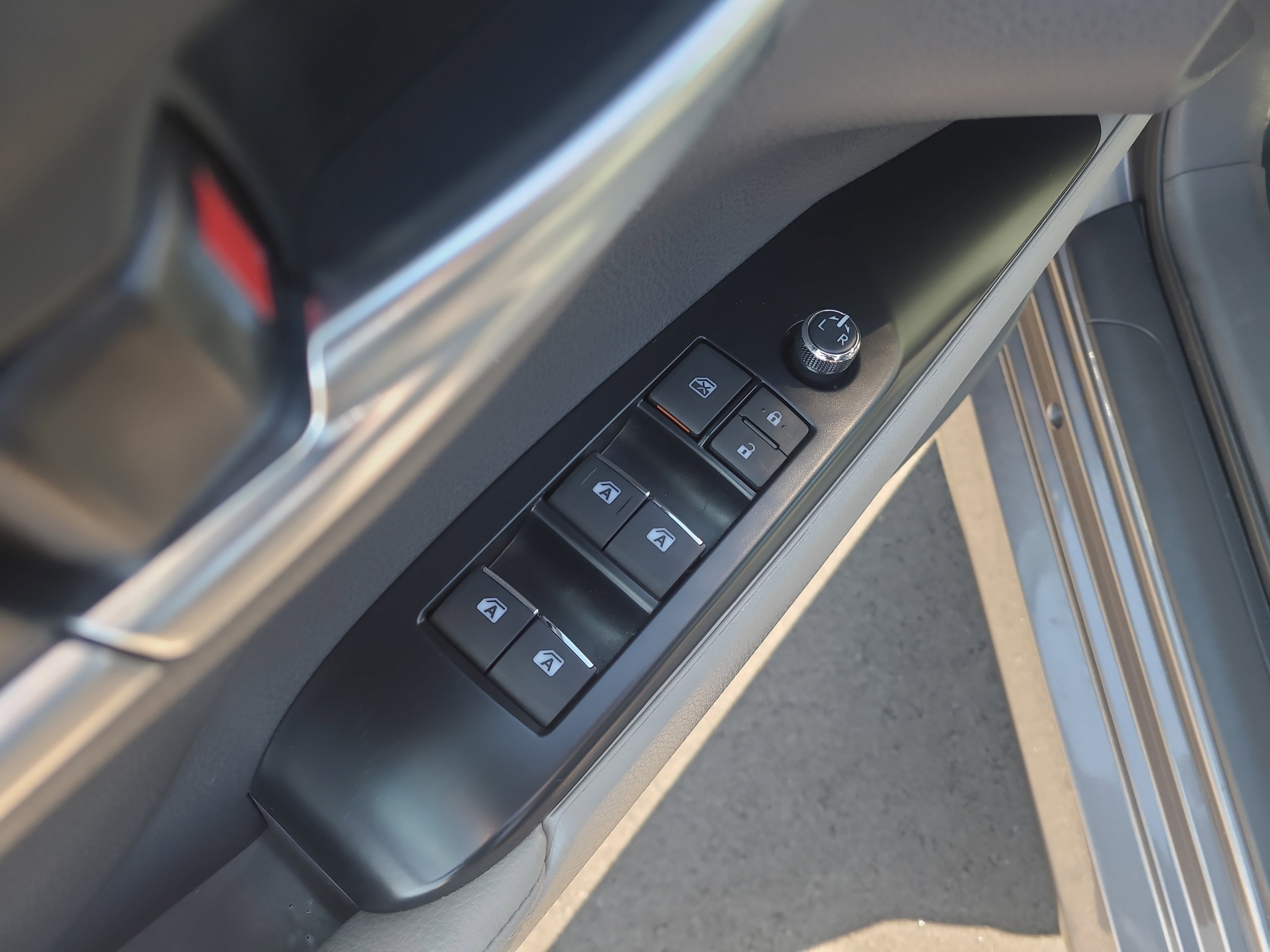 Used 2020 Toyota Camry XLE image 14