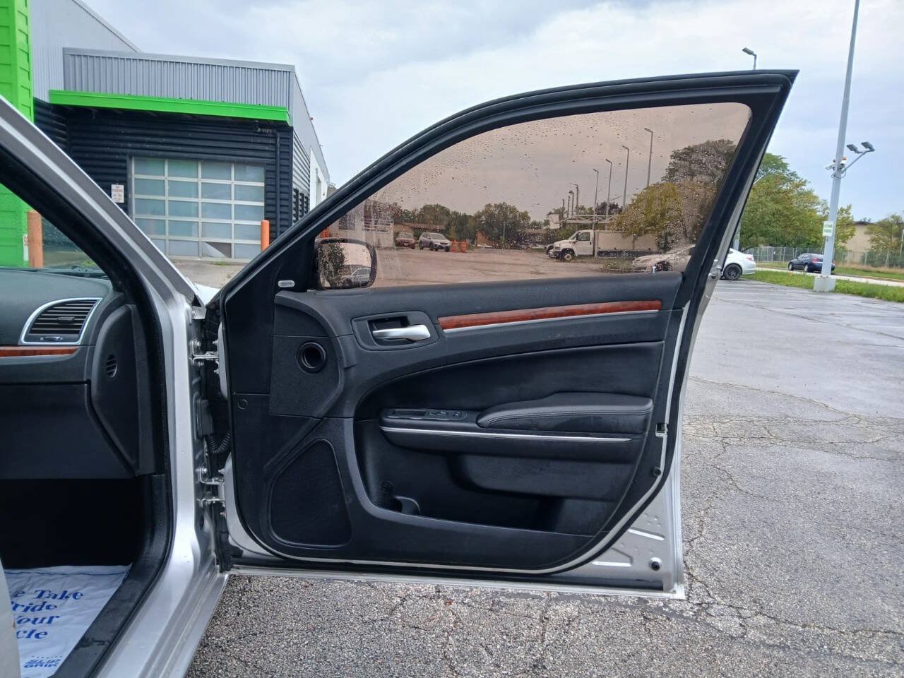 Used 2012 Chrysler 300 Limited RWD image 9