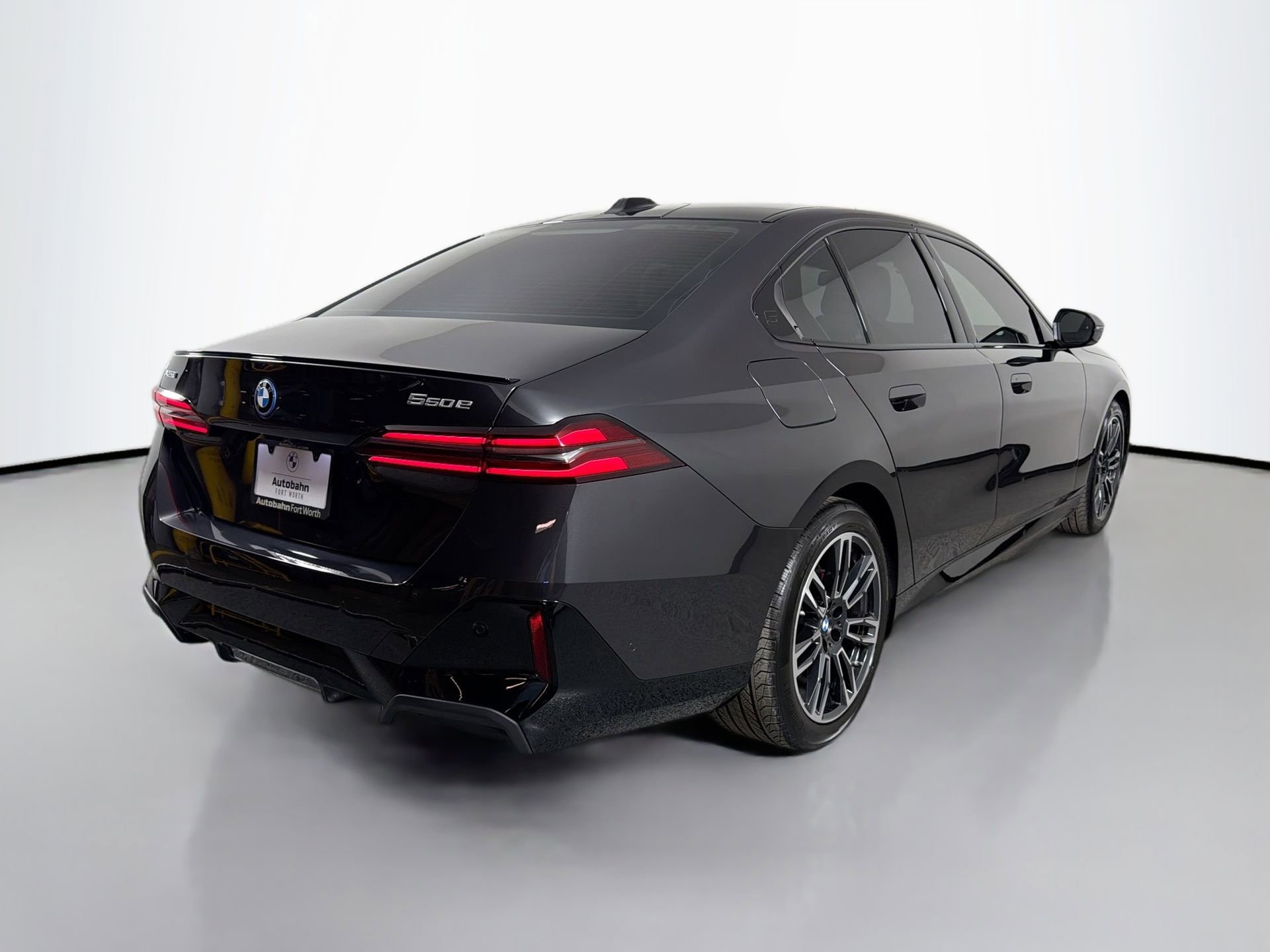 New 2026 BMW 550e xDrive w/ Premium Package image 5