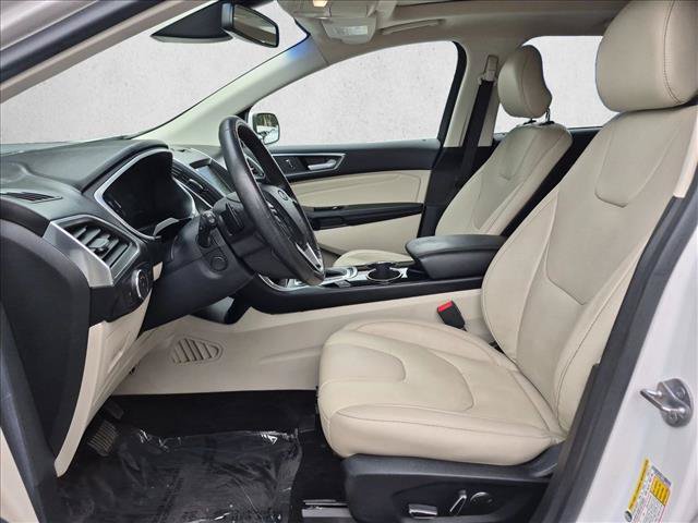 Used 2017 Ford Edge Titanium w/ Equipment Group 302A AWD/4WD image 16