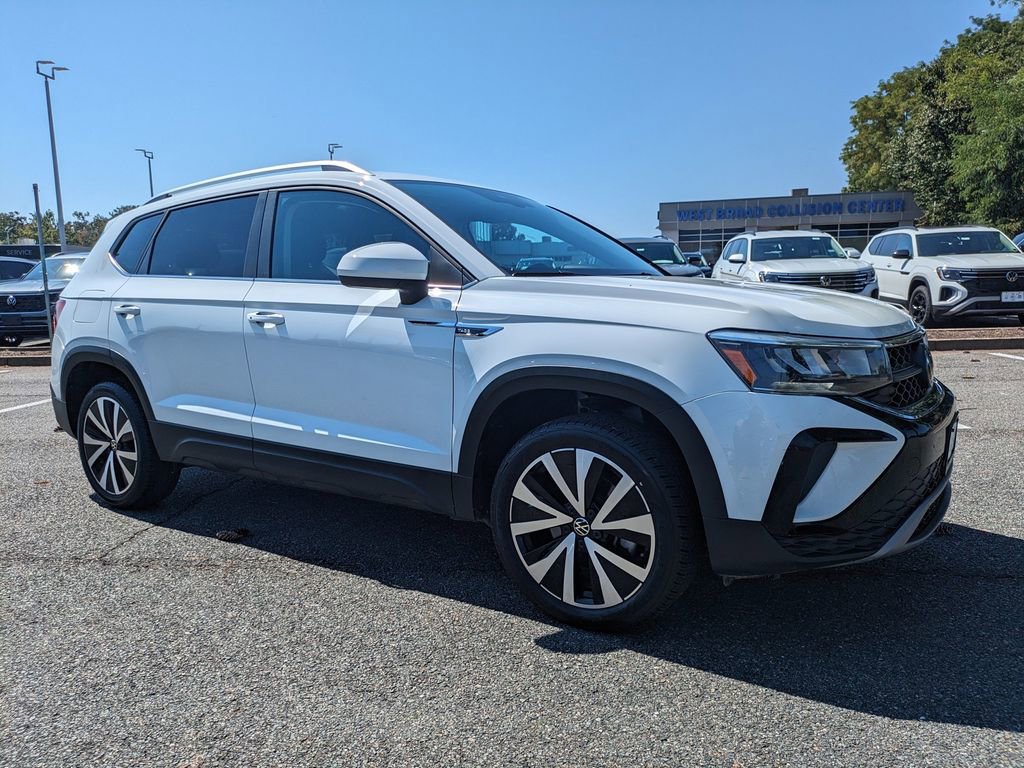 Used 2024 Volkswagen Taos SE image 2