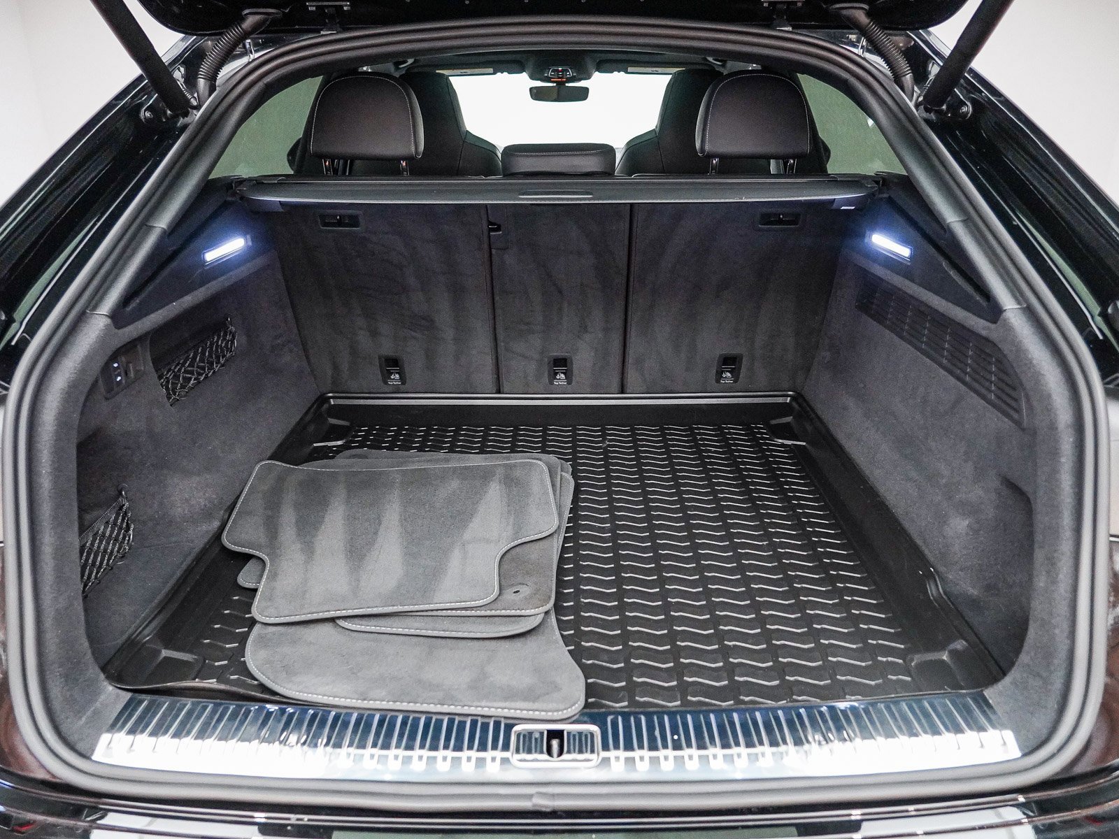 Used 2021 Audi SQ8 Prestige w/ Prestige Package image 28