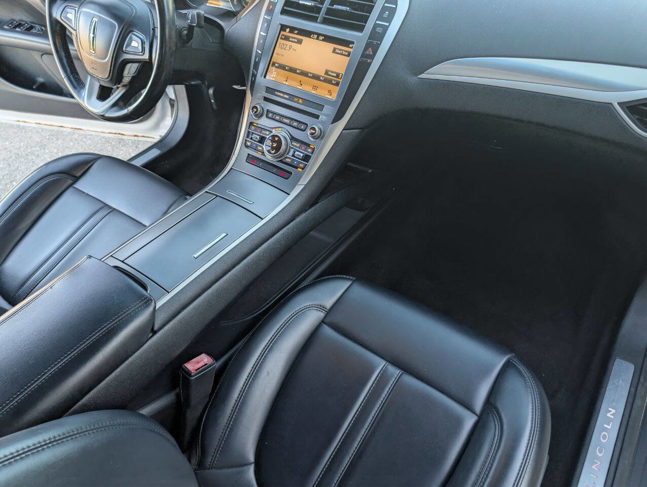 Used 2018 Lincoln MKZ Premiere image 25