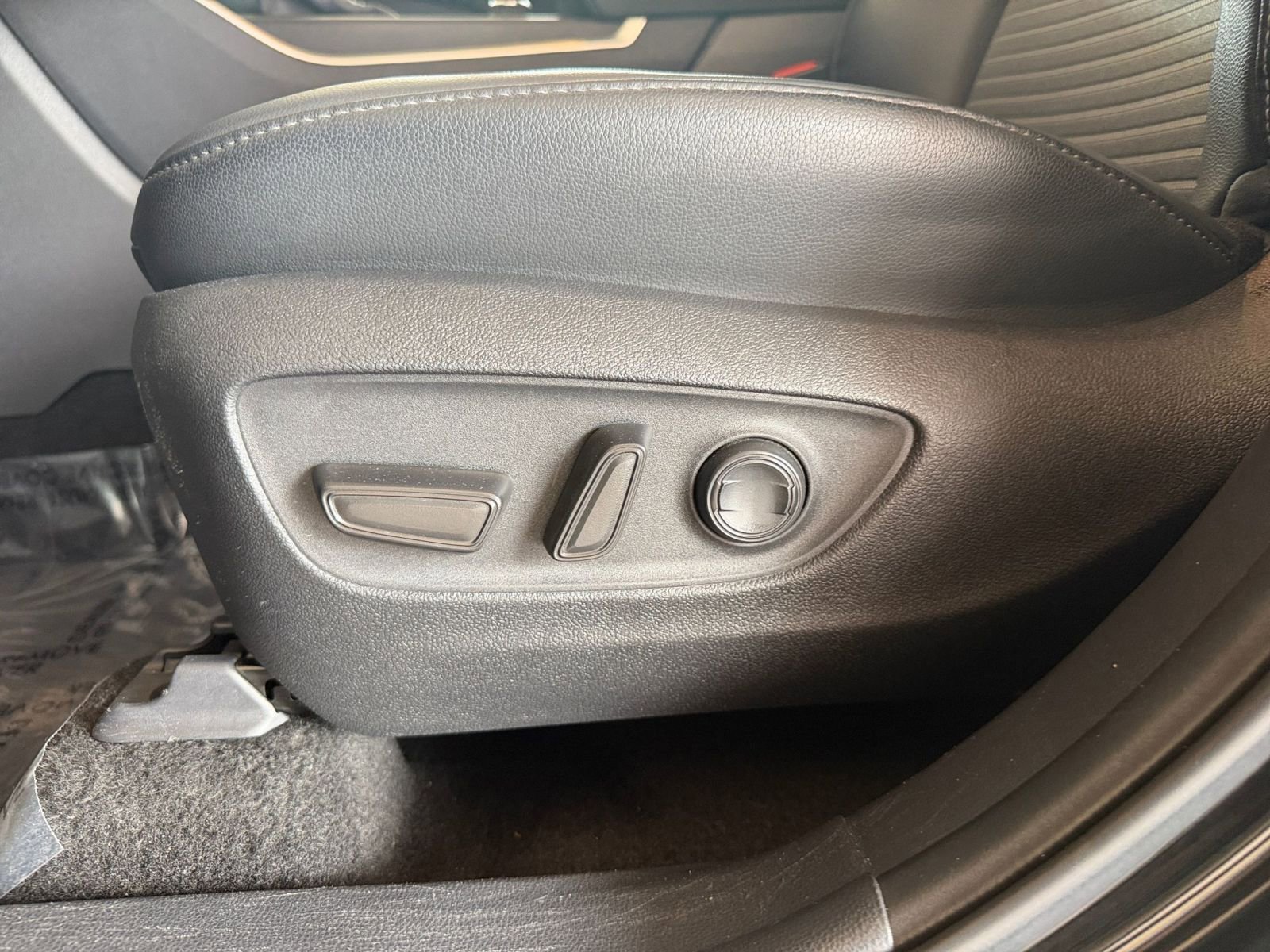Used 2025 Toyota Highlander XSE AWD/4WD image 23