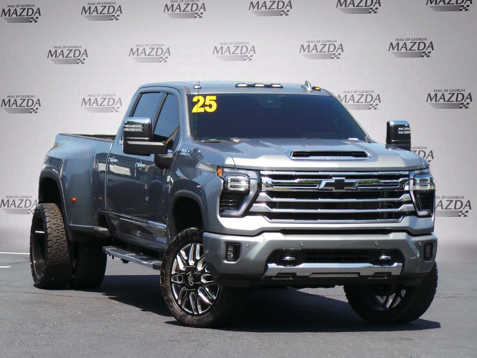 Used 2025 Chevrolet Silverado 3500 High Country w/ High Country Premium Package AWD/4WD image 2