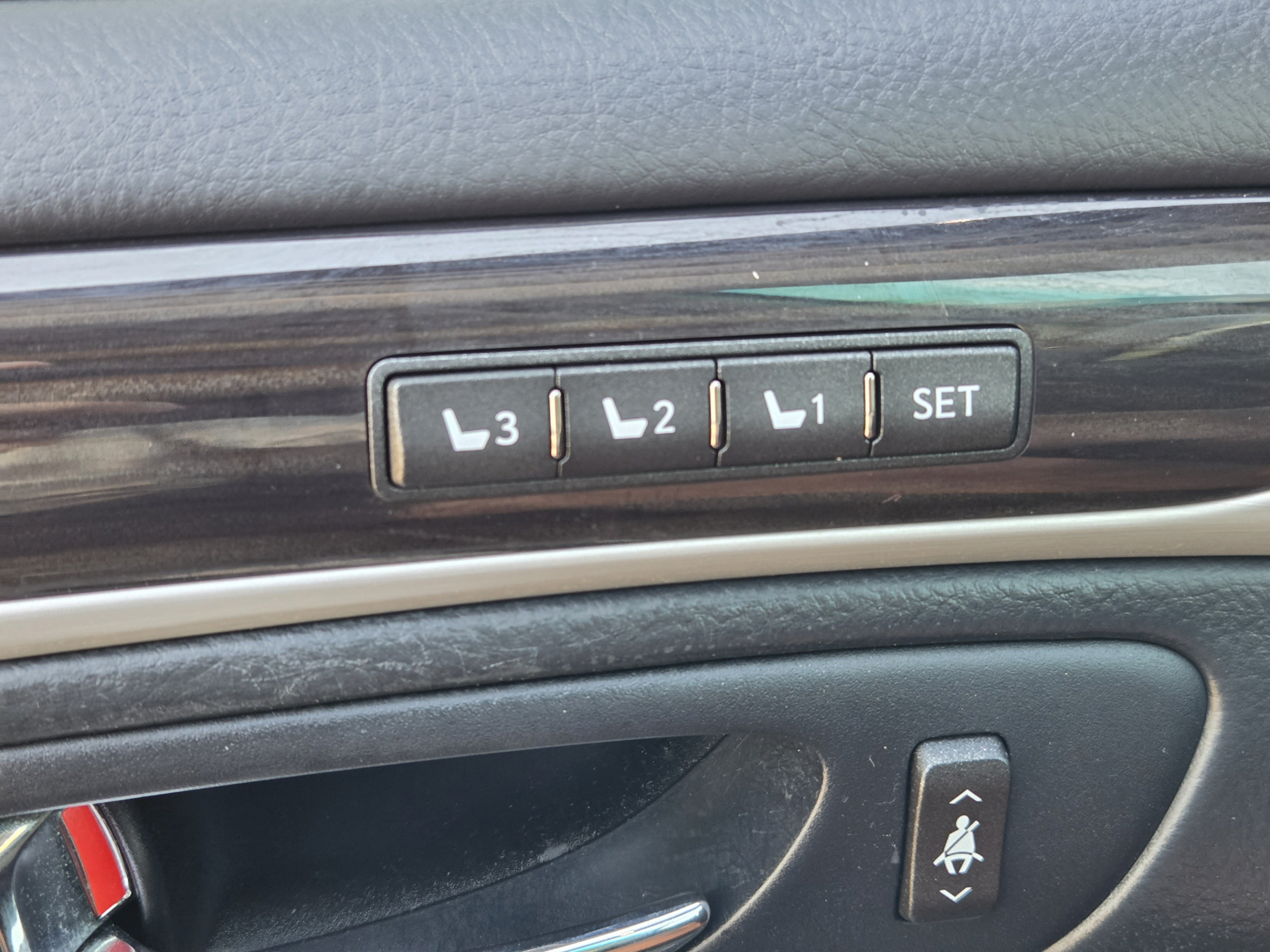 Used 2017 Lexus LS 460 w/ Comfort Package RWD image 26