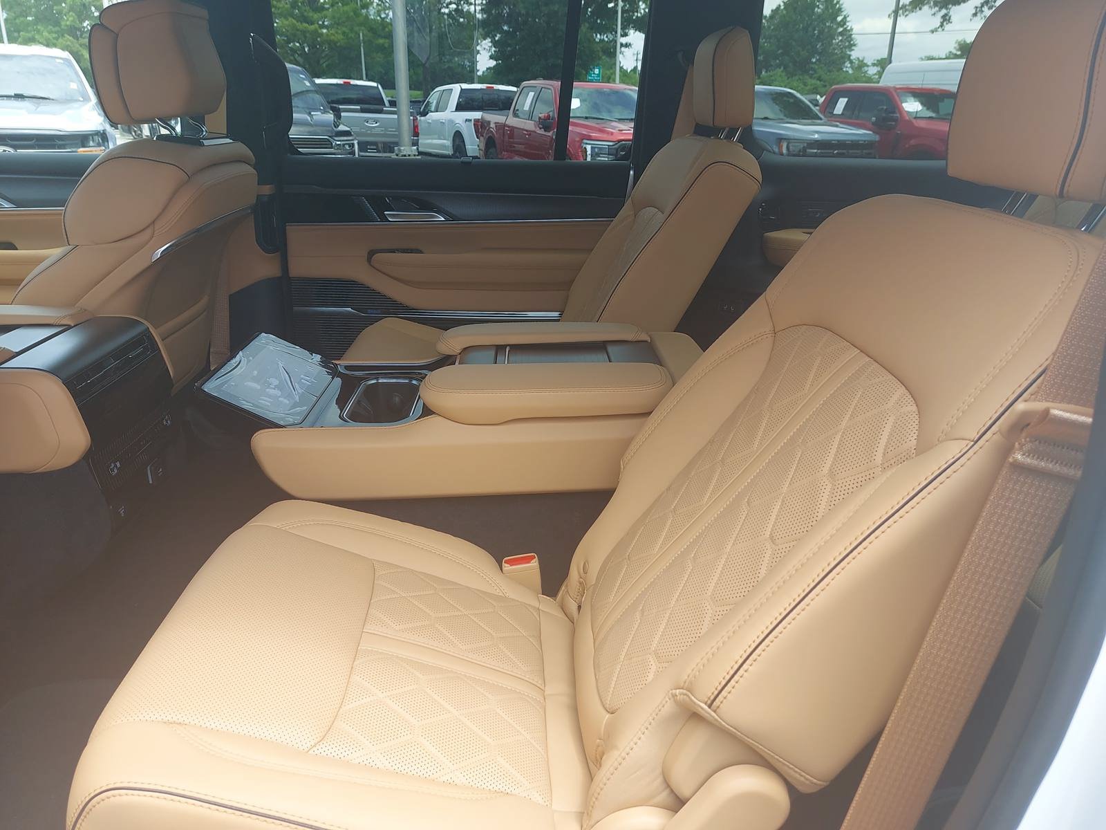 New 2026 Jeep Grand Wagoneer L Summit AWD/4WD image 15