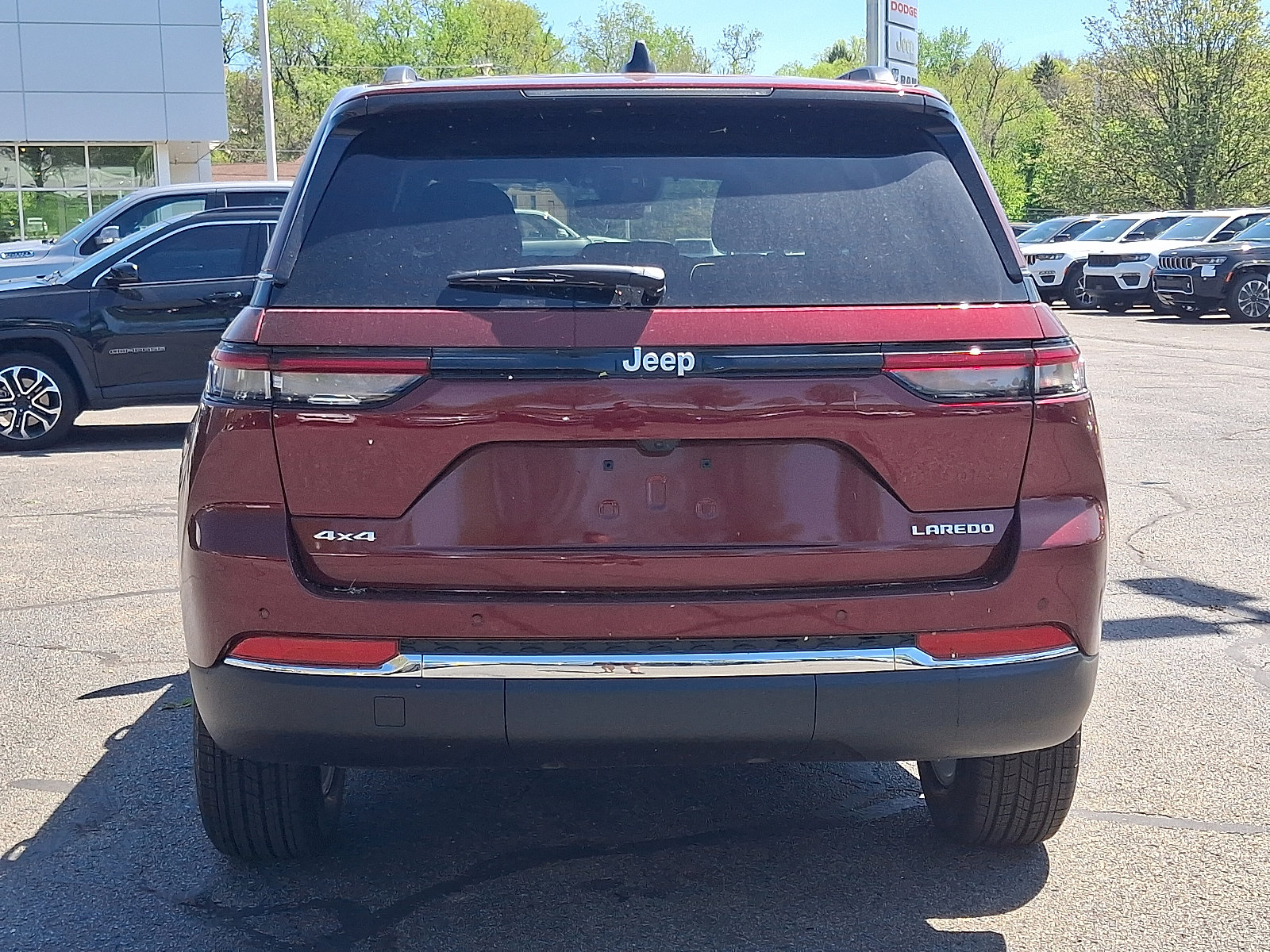 New 2025 Jeep Grand Cherokee Laredo X w/ Luxury Tech Group I image 5