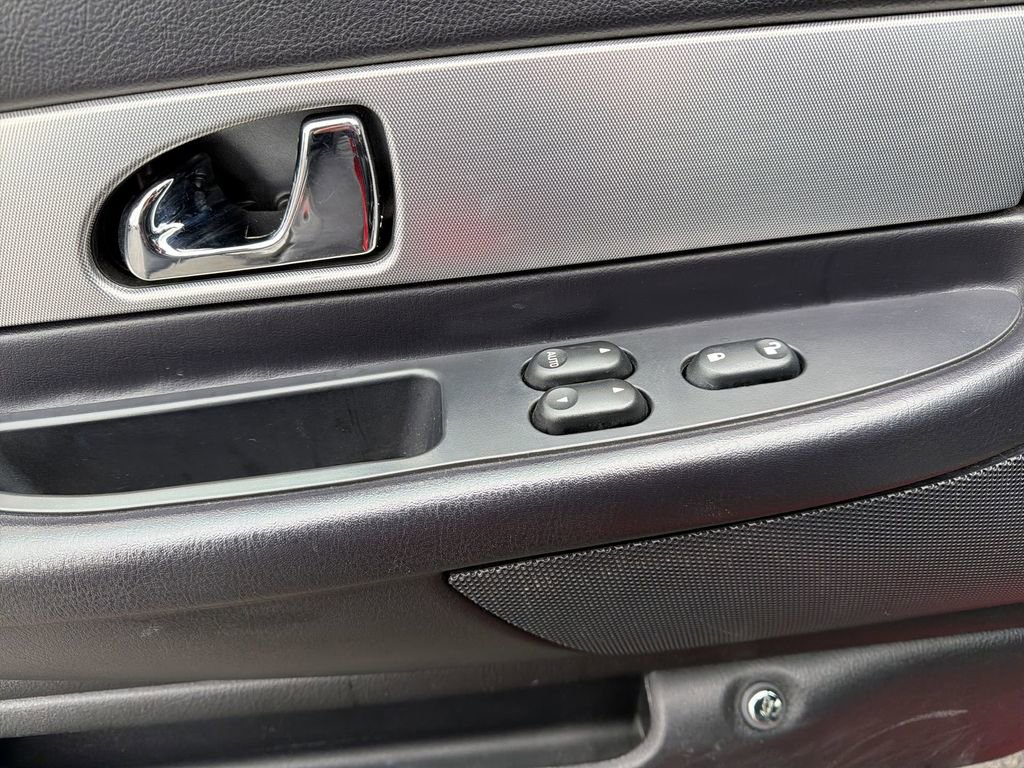 Used 2005 Ford Thunderbird image 15