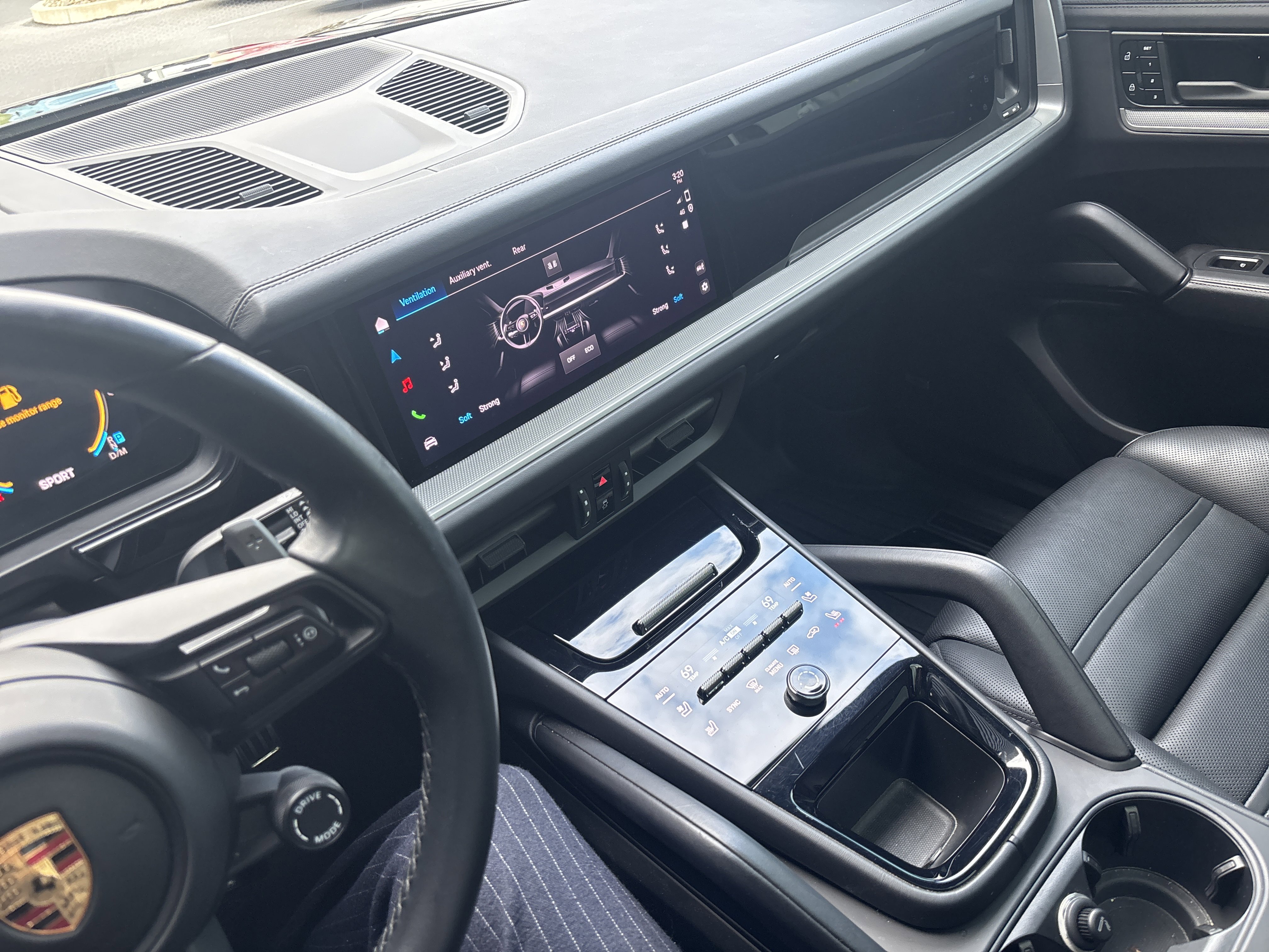 Certified 2024 Porsche Cayenne S image 19