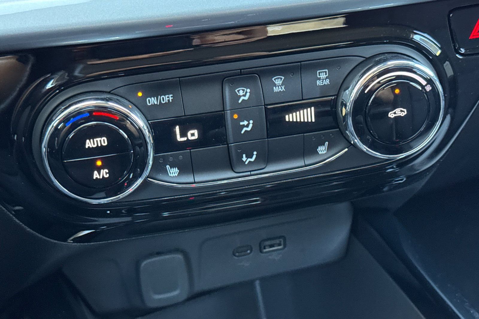 Used 2025 Chevrolet Trax LT w/ Driver Confidence Package image 21