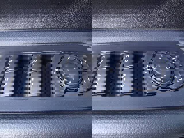 Used 2024 GMC Terrain SLT image 15