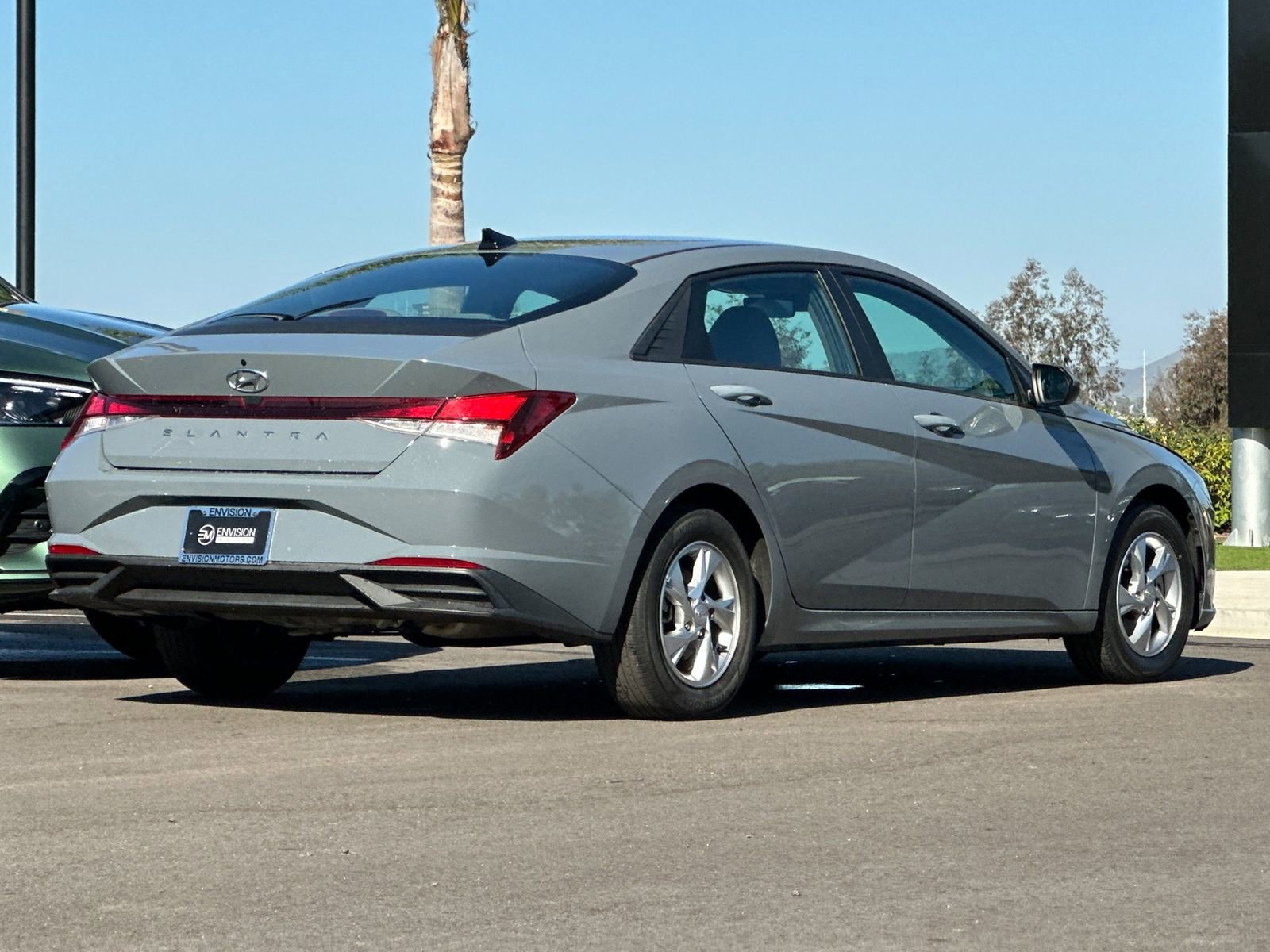 Used 2021 Hyundai Elantra SE image 3