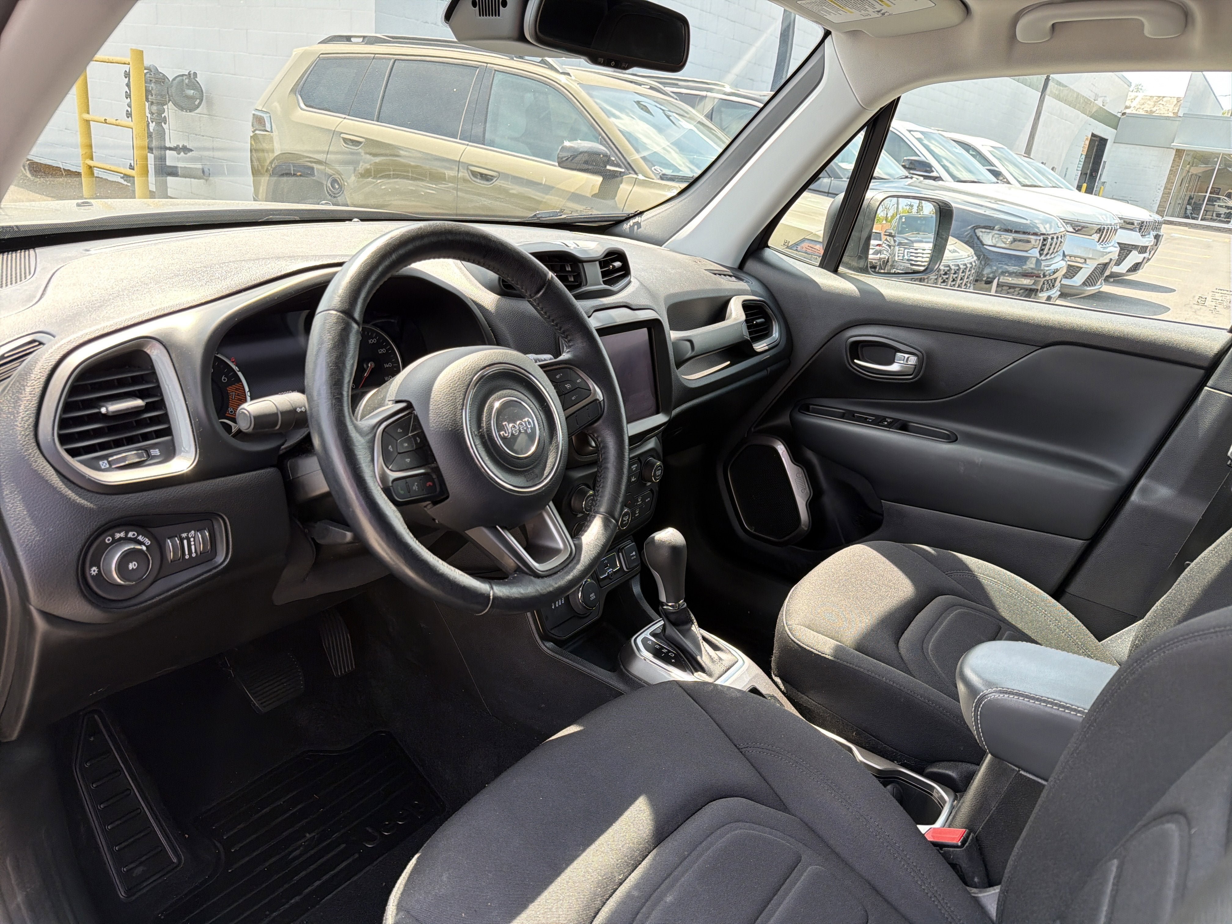 Used 2022 Jeep Renegade Latitude w/ Convenience Group AWD/4WD image 9