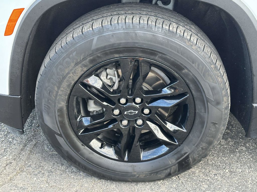 Used 2023 Chevrolet Traverse LS w/ Midnight/Sport Edition FWD image 9