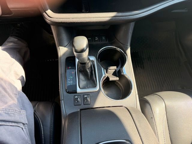 Used 2018 Toyota Highlander SE image 18