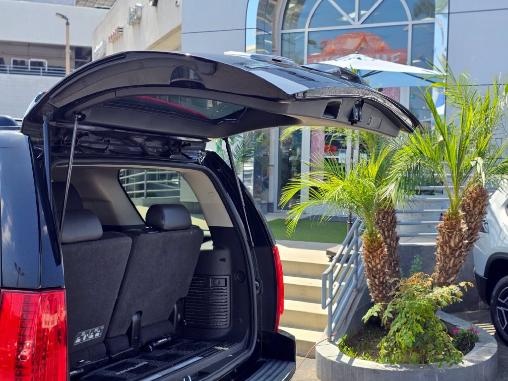 Used 2012 Cadillac Escalade Luxury RWD image 10