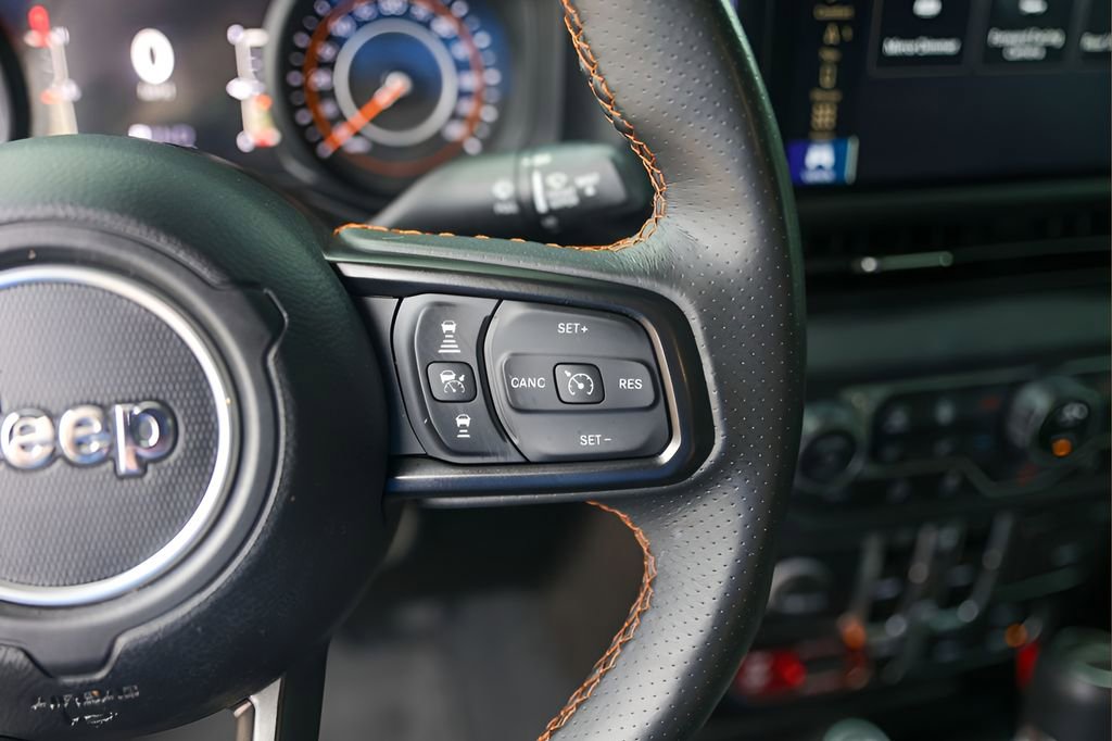 Used 2024 Jeep Gladiator Mojave AWD/4WD image 13